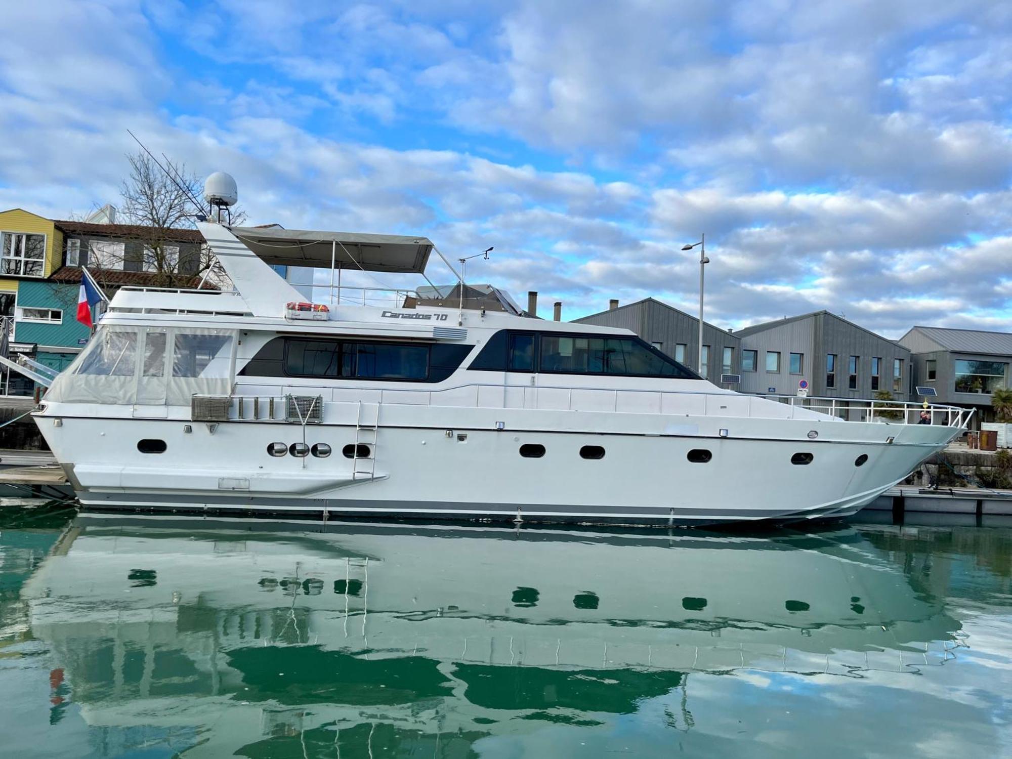 Botel Yacht Aquamarina Vieux Port La Rochelle